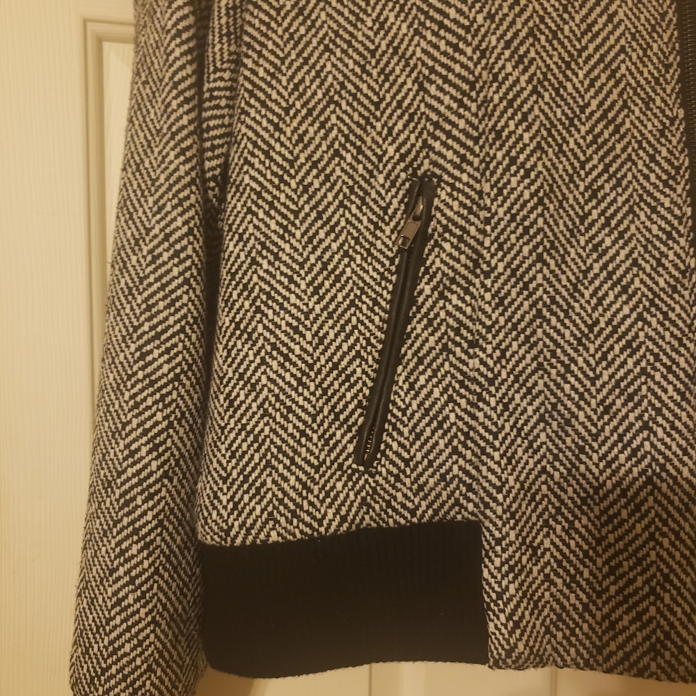 Coat - Picture 3 of 4
